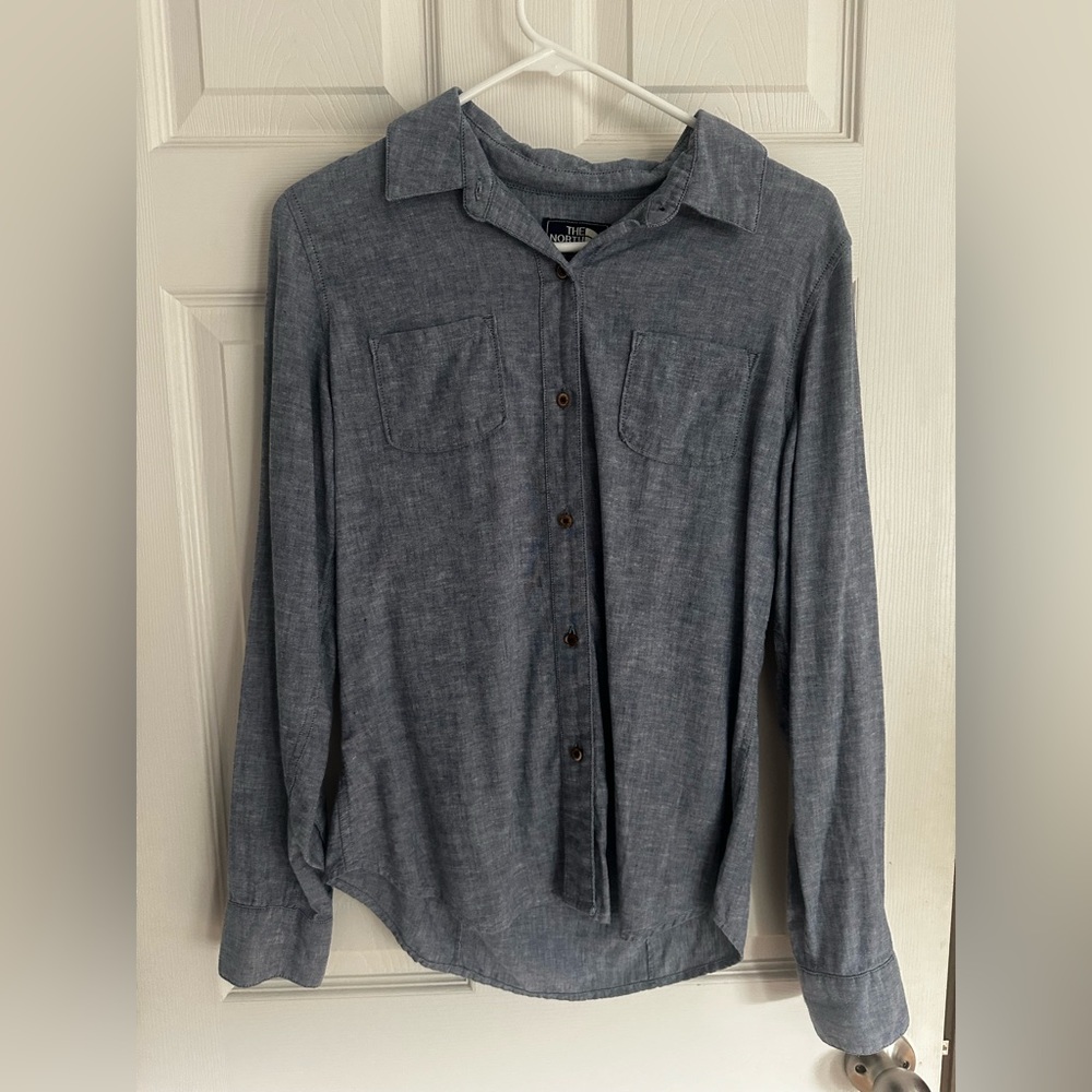 North Face Chambray Button-Down Shirt (Women’s Medium)